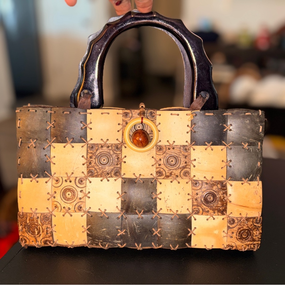 *Beautiful Coconut Shell Handbag
